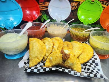 Empanada de Ojaldre Boloñesa.