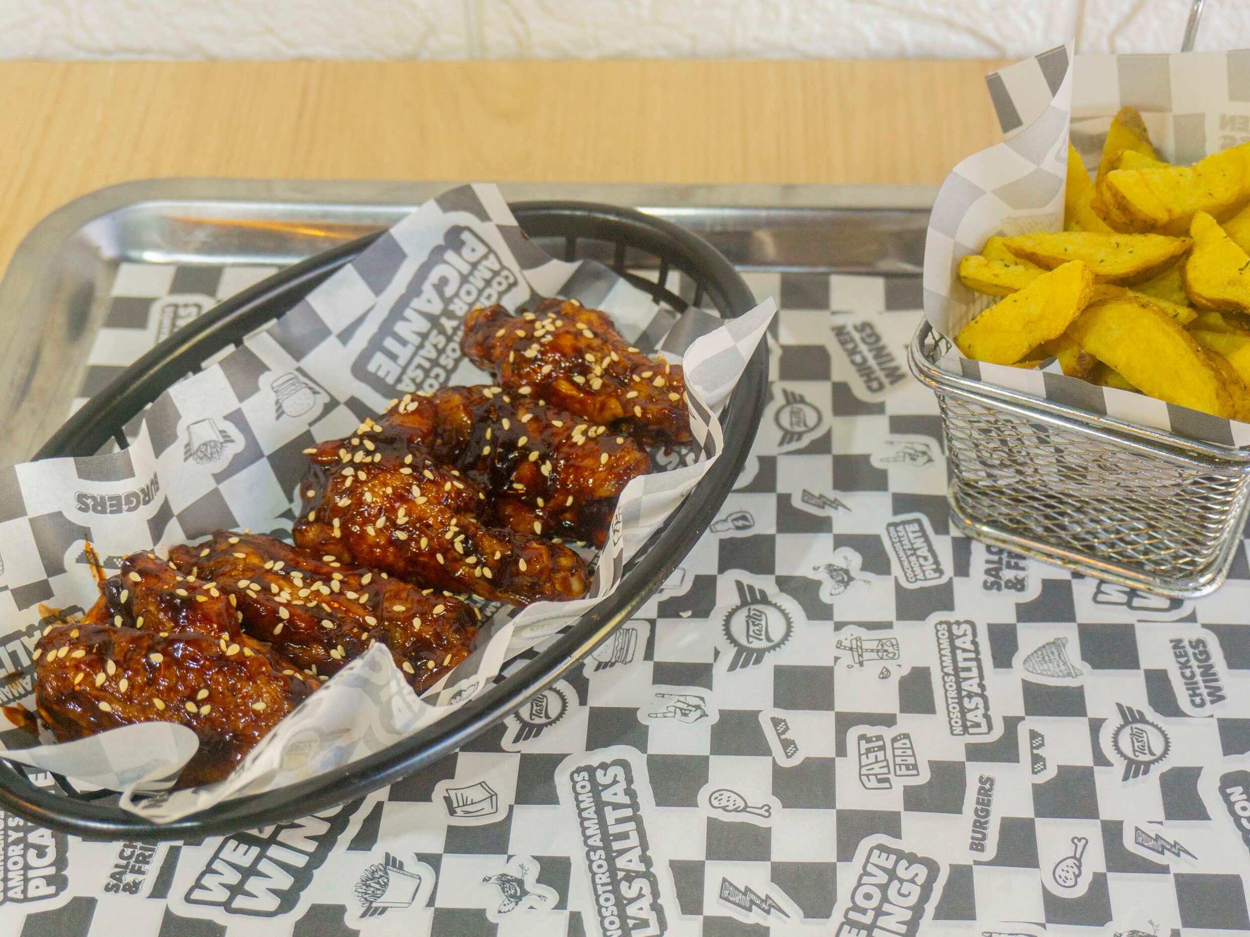 Combo Hot Wings Hoisin con Papas Tasty