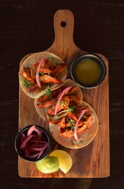 Tacos de pollo pibil