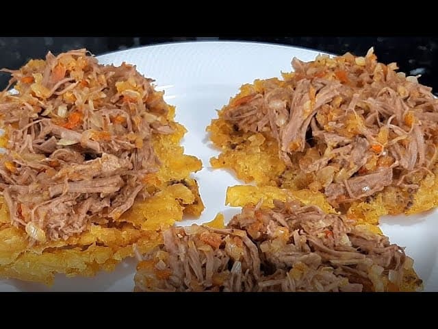 Patacon con Carne Desmechada