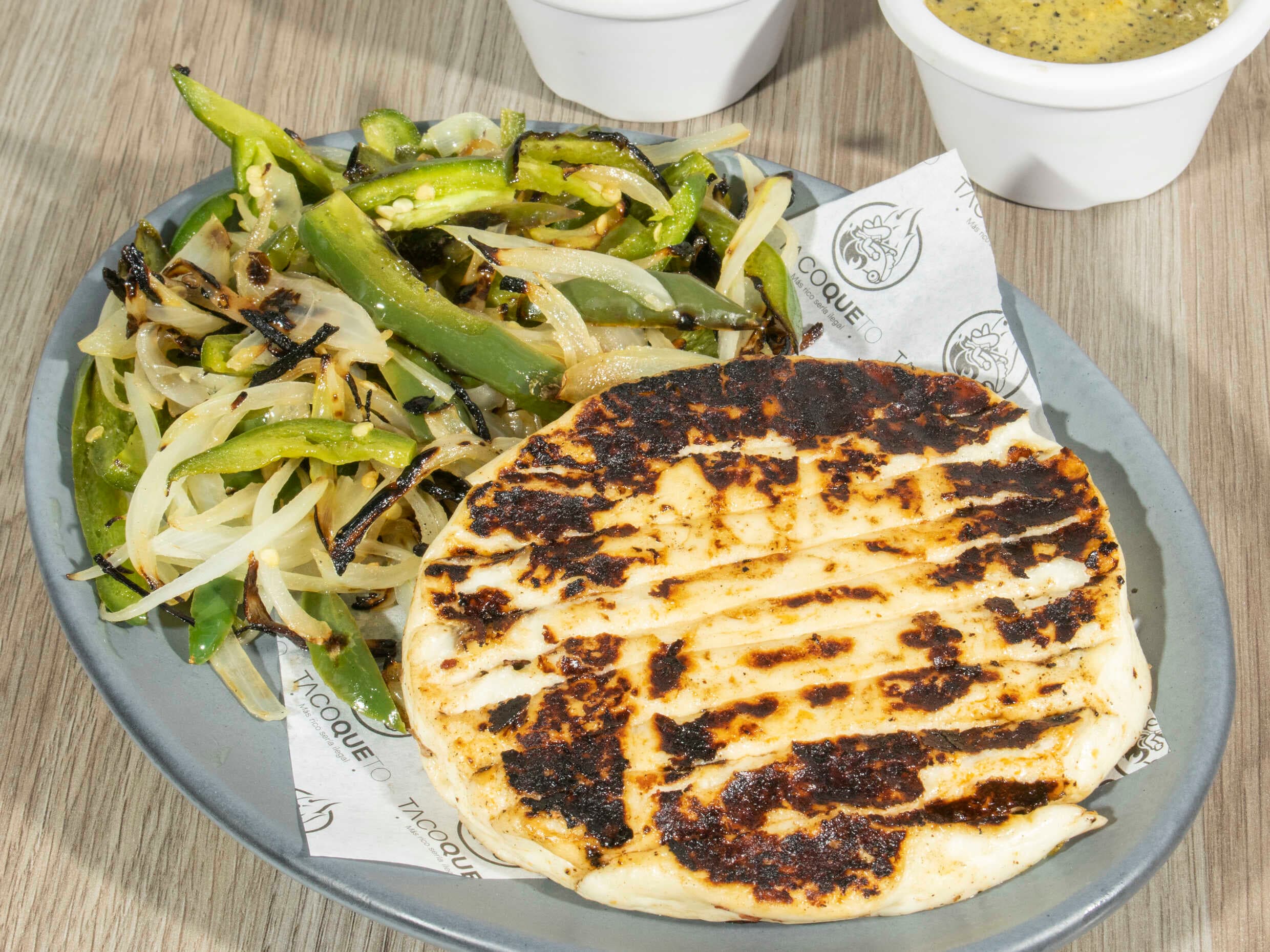 Queso Asado con Cebolla / Chiles Toreados