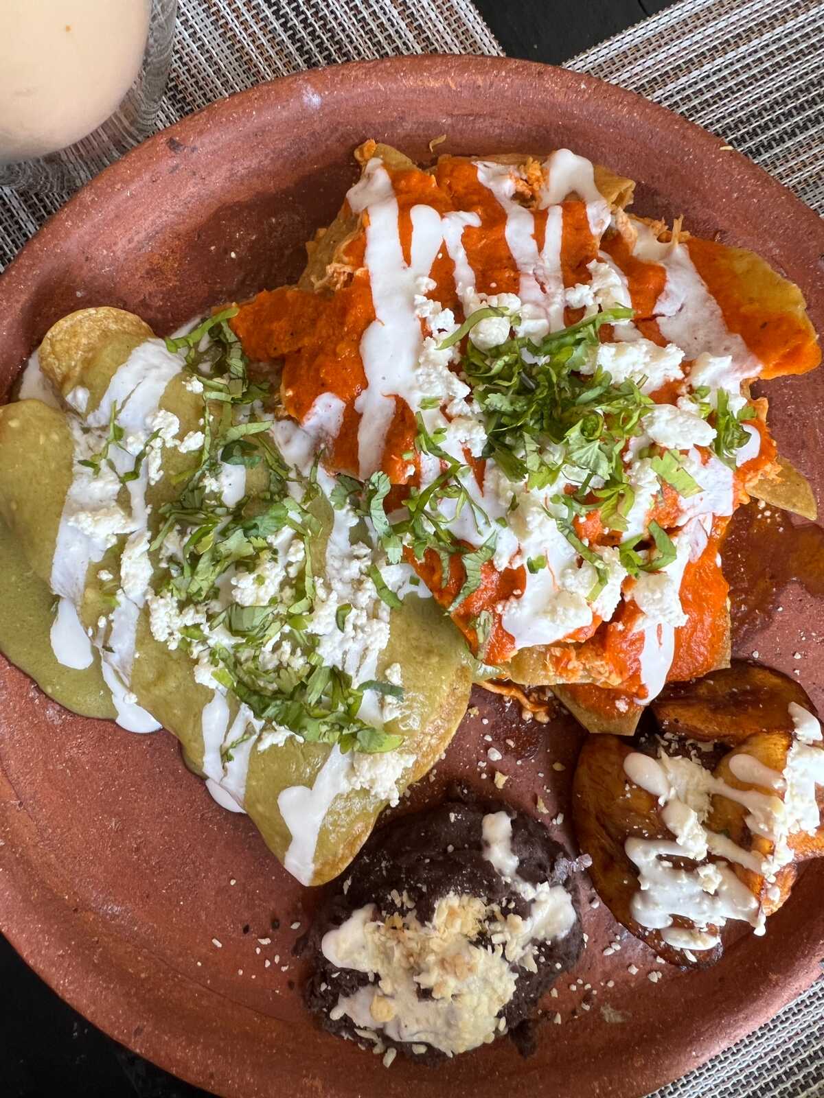 Combo Chilaquiles rojos + tascalate