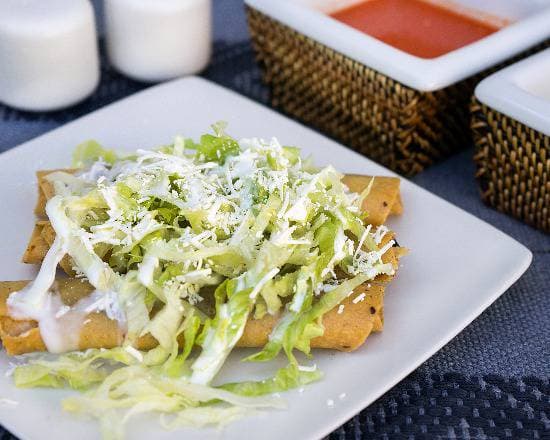 Combo 3 Tacos Dorados de Pollo + Bebida
