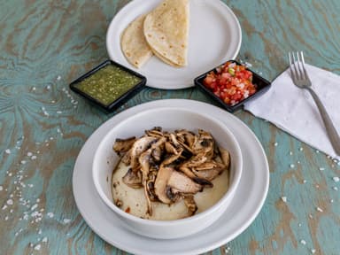 Queso Fundido con Champiñones