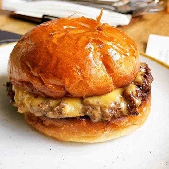 Hamburguesa Pollo Jalfrezi + Papas + Chutney