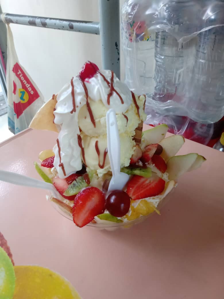 Ensalada de Fruta + Malteada