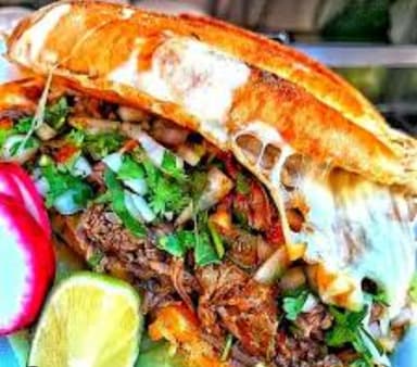 Lonche de Birria con Queso