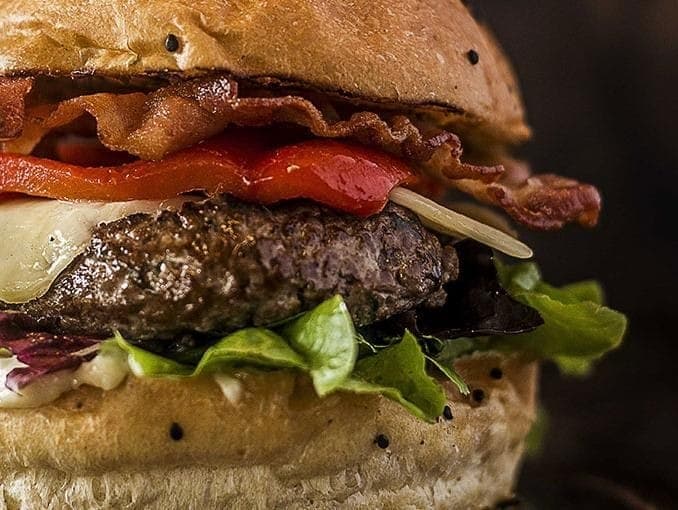 HAMBURGUESA CUBANA + PAPAS FRANCESA