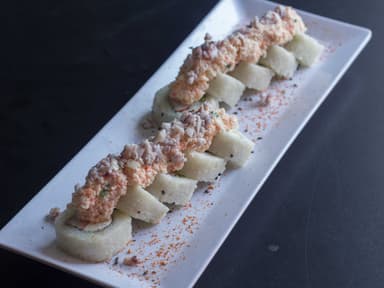 Mar y Tierra Roll + Guamuchilito Roll
