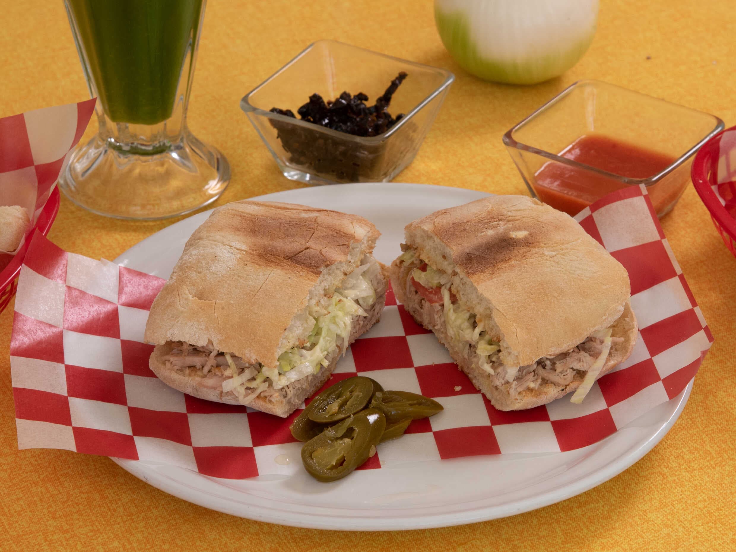 Combo 2 Tortas + 2 Aguas Frescas
