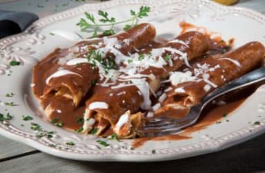 Enfrijoladas con Pollo