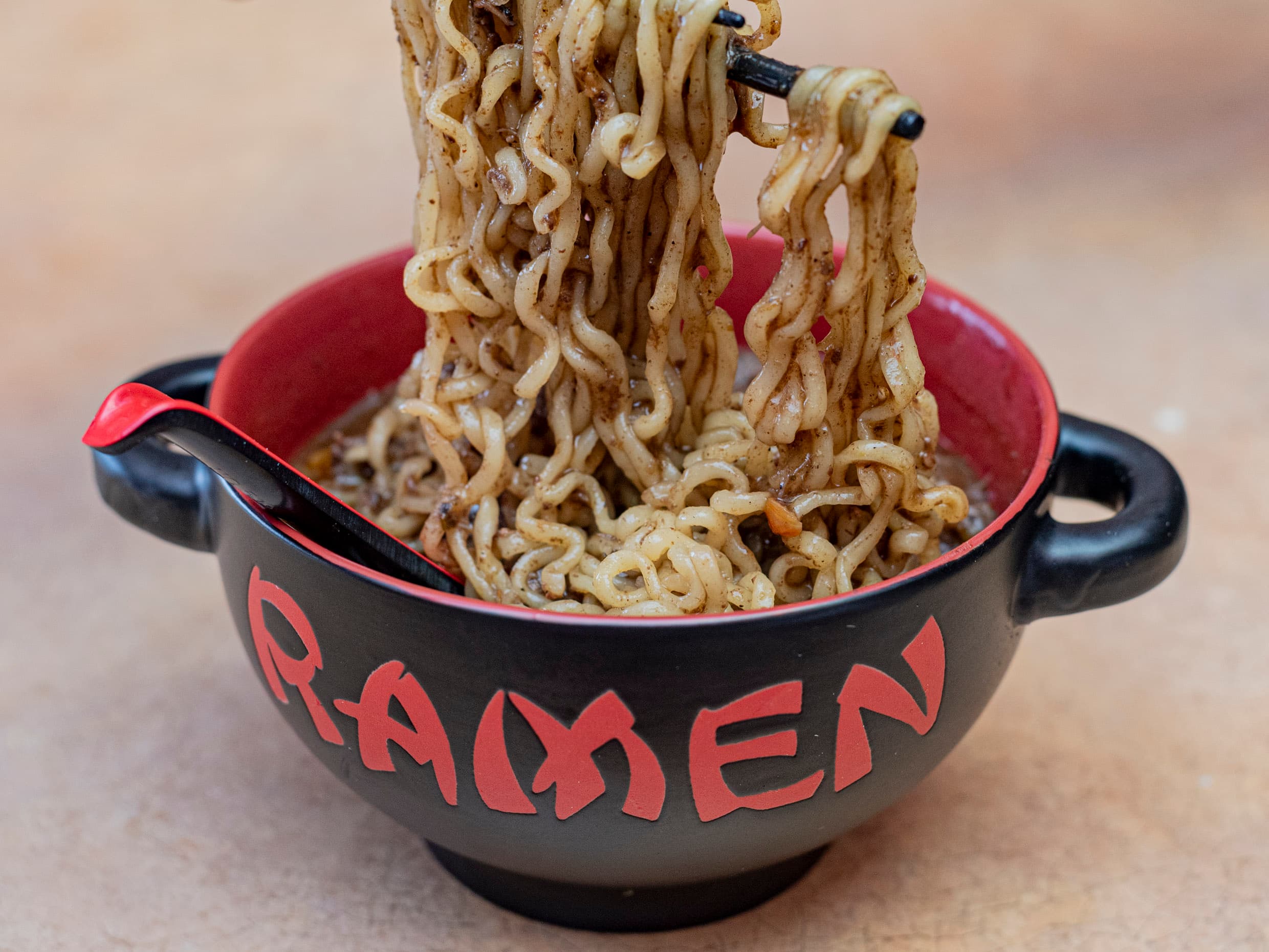 birriaramen con 50 gr de carne