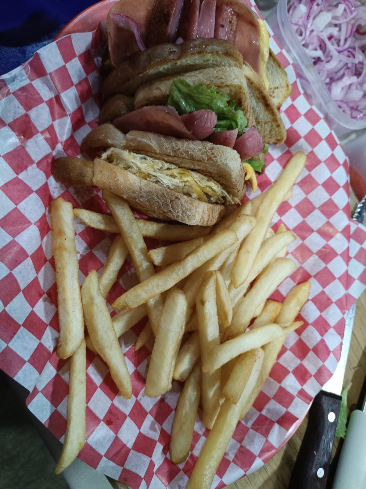Combo sandwich Especial + papas + Refresco
