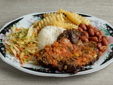 Almuerzo de Hígado Encebollado