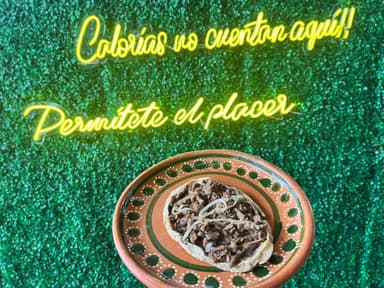 Memelita de Tasajo Encebollado