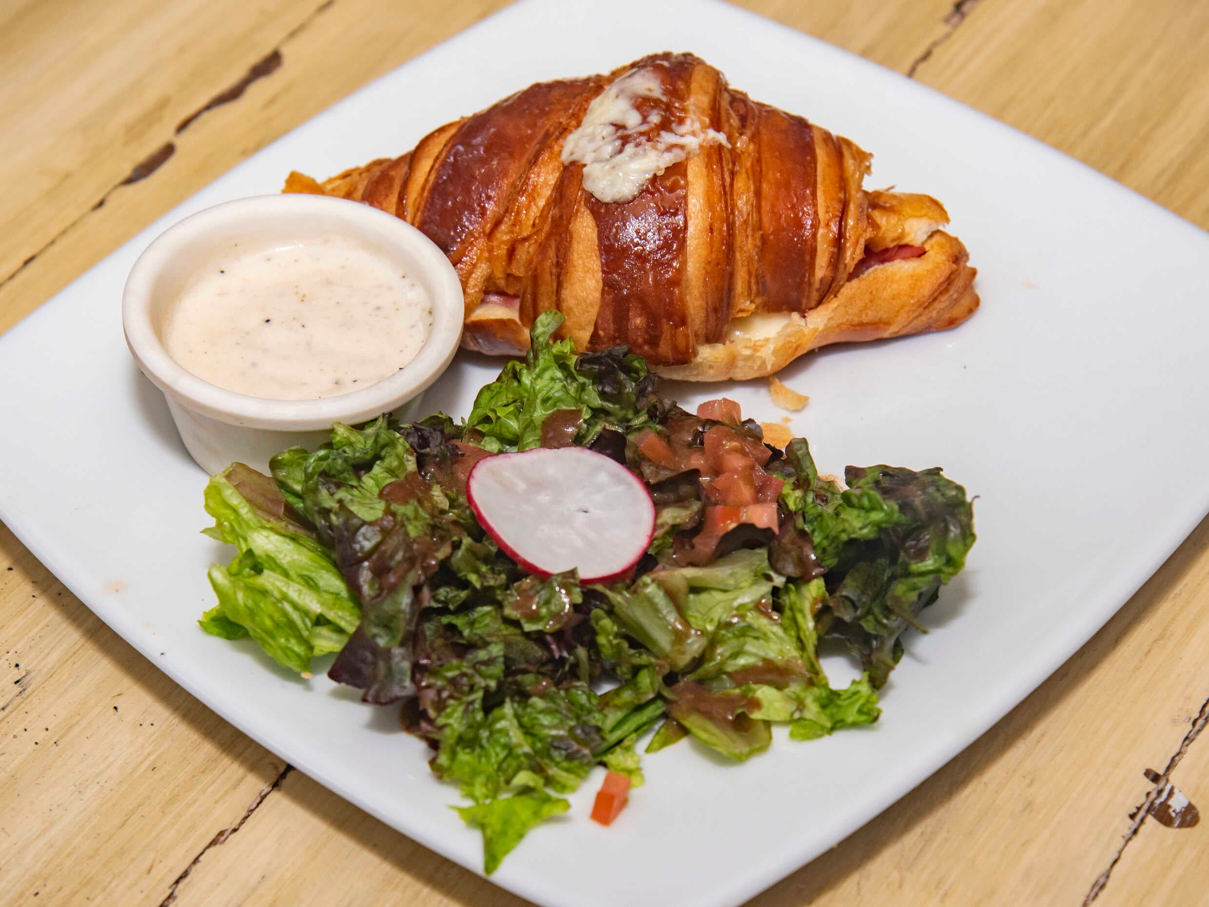 Croissant de Jamón y Queso