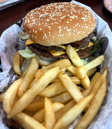 Hamburguesa doble + Papas