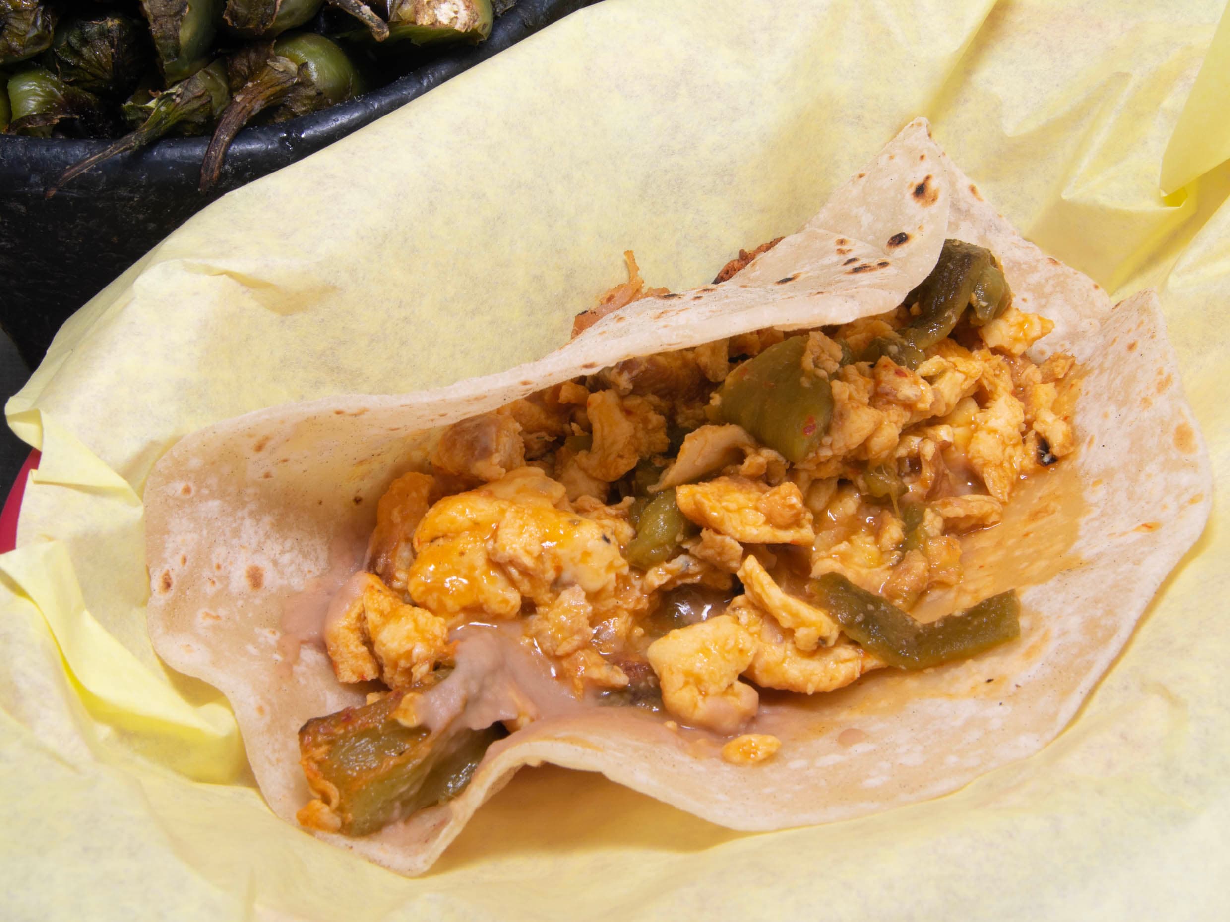Burrito de Huevo con Rajas