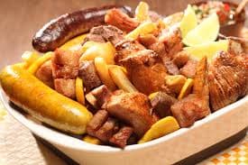 Salchipapa con chicharron
