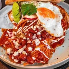 Combo Chilaquiles Mexicanos + Consomé