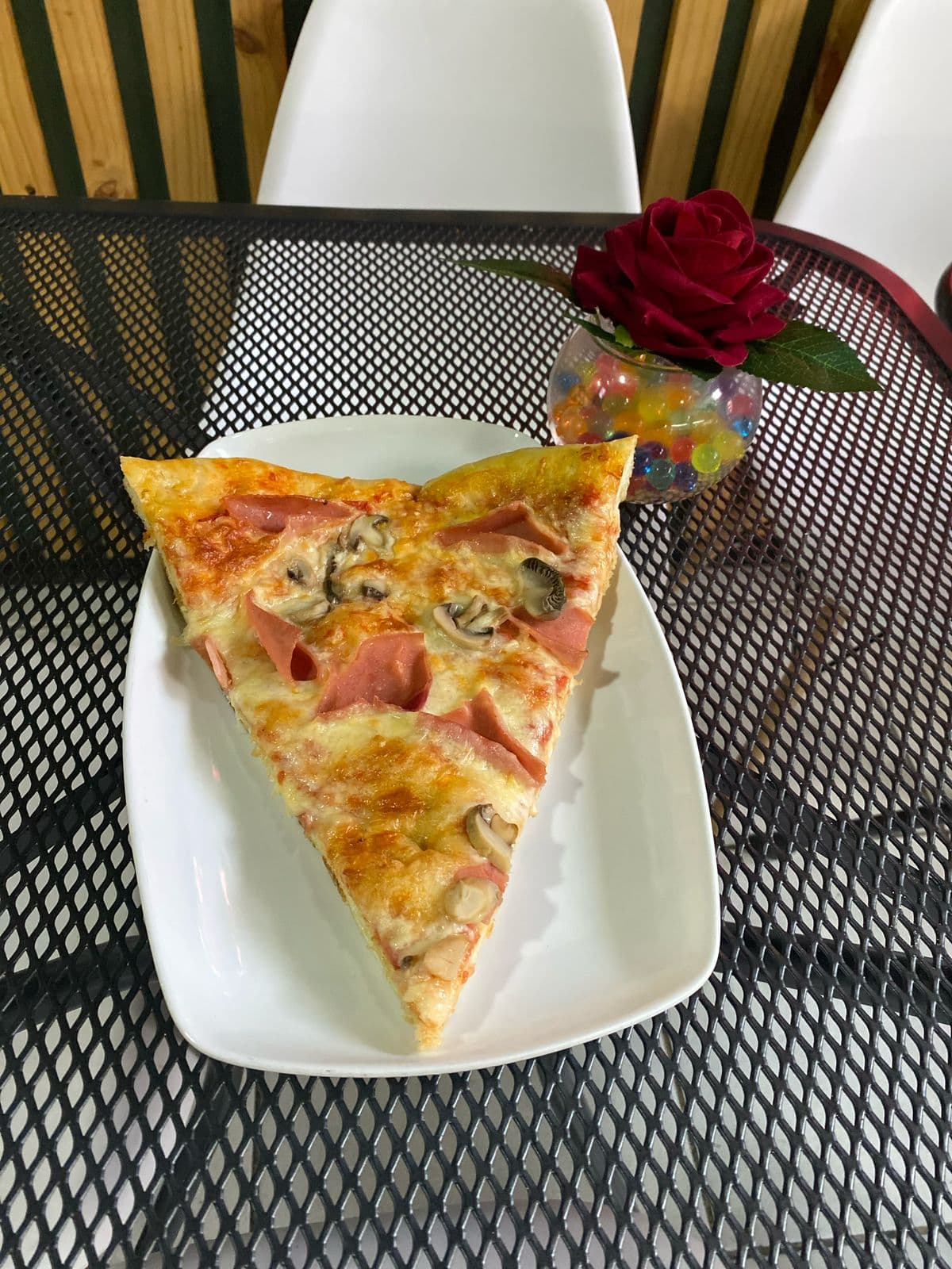 Slices de Pizza + Bebida del día