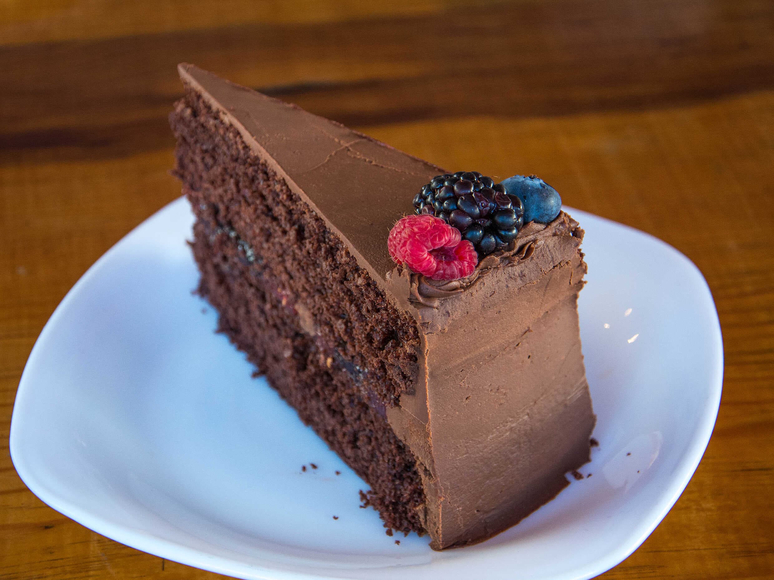 Pastel Trufa de Chocolate + Frappe Clásico Café