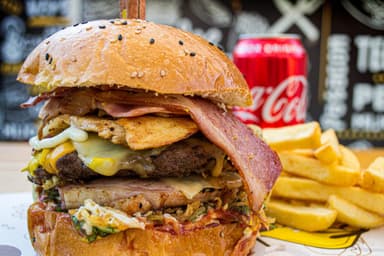 Combo Hamburguesa Mixta con Papas y Gaseosa 400ml