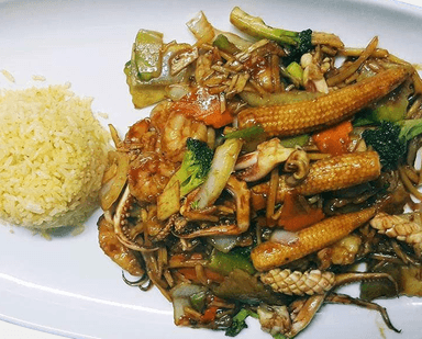 Mariscos con Taufu Frito, Verduras en Salsa Ostión