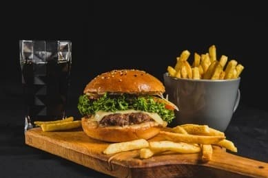 Burger Especial + papas + Gaseosa