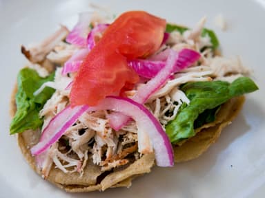 Panucho de Pollo Asado