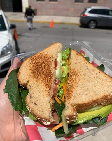 Combo Godín, Sándwich Completo y Jugo CH