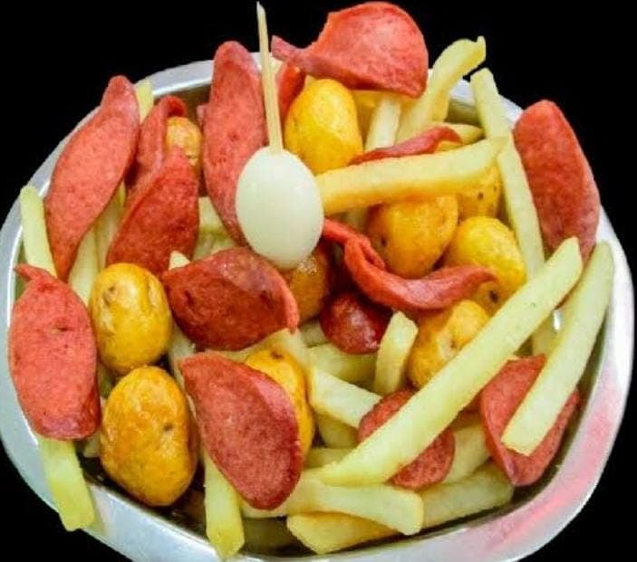 Salchipapa Mixta