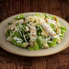 Ensalada Caesars con Pollo a la Parrilla