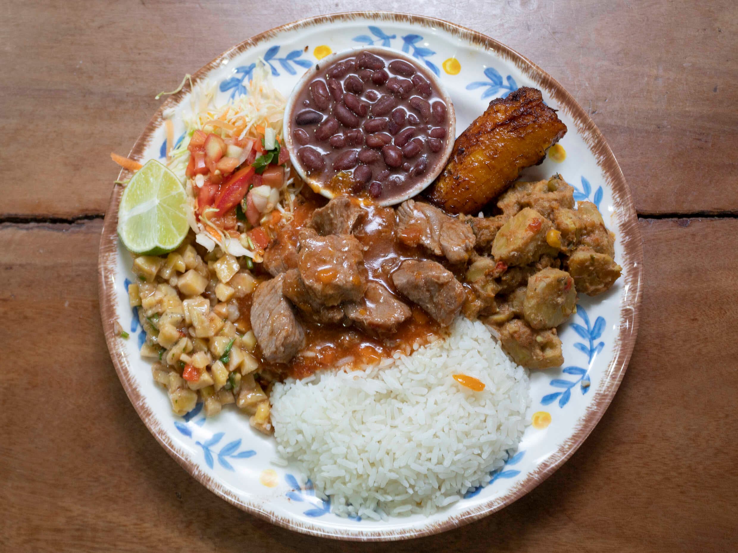 Casado con Carne En Salsa