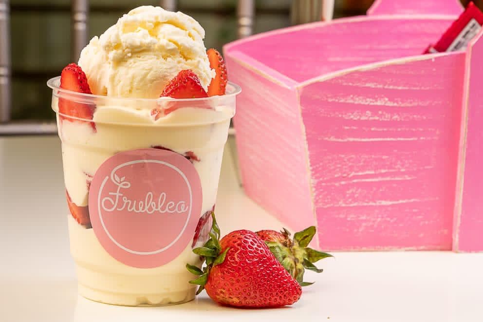 Fresas con Crema y Helado