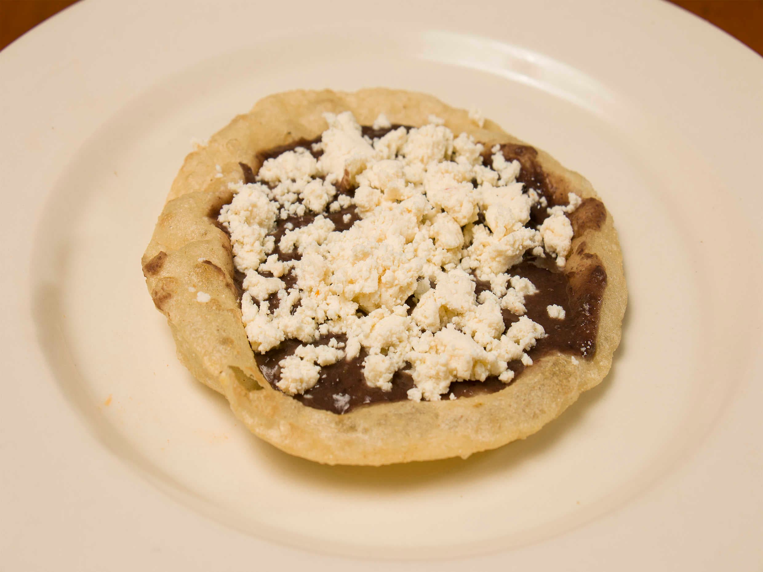 Tortilla de Frijol con Queso