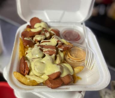 Salchipapas Gratinadas