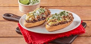 Mollete con Guisado