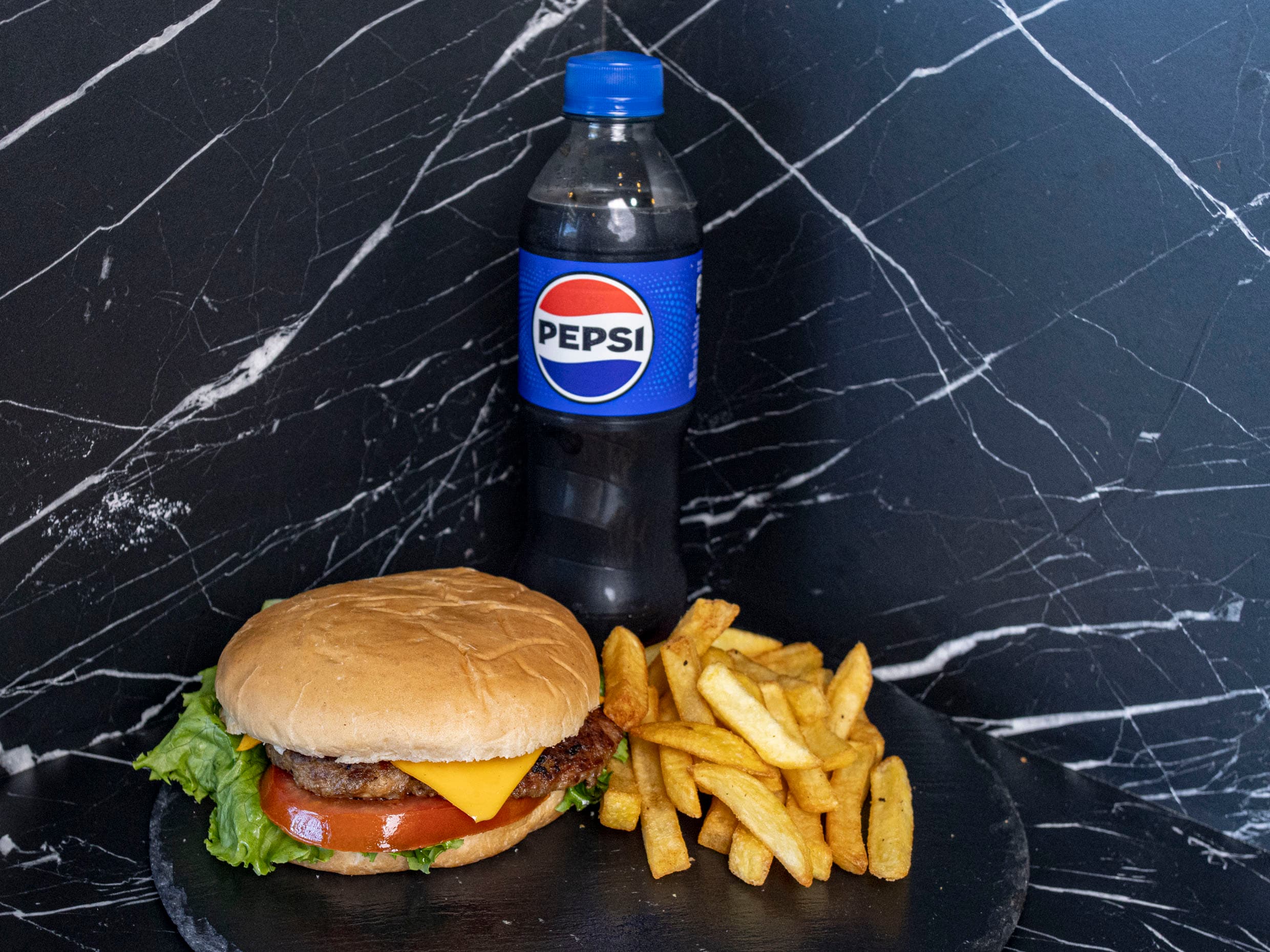 Hamburguesa + Papas Fritas + Gaseosa 355 ml