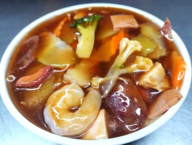 Chop Suey en Salsa Especial de la Casa  招牌烩面