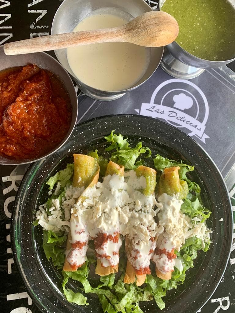 Combo de Tacos Dorados y Agua de Sabor del Día