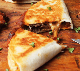 Quesadilla + Taco de Frijol + Refresco