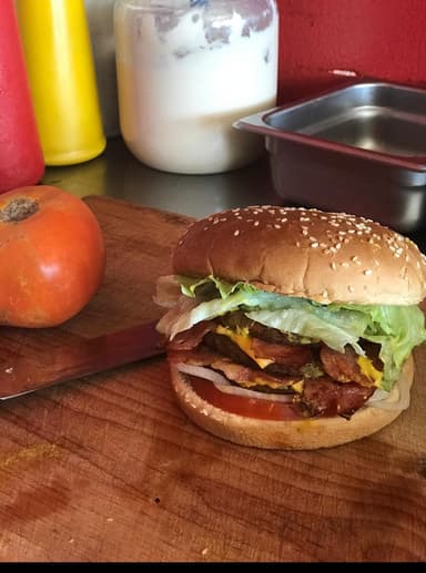 Combo-Hamburguesa Tocino + Papas + Soda