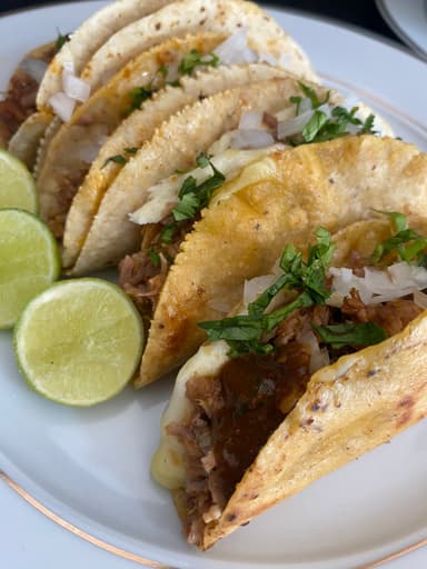 🔥Combo 2 Tacos + 2 Quesabirrias + 1 Consomé🔥