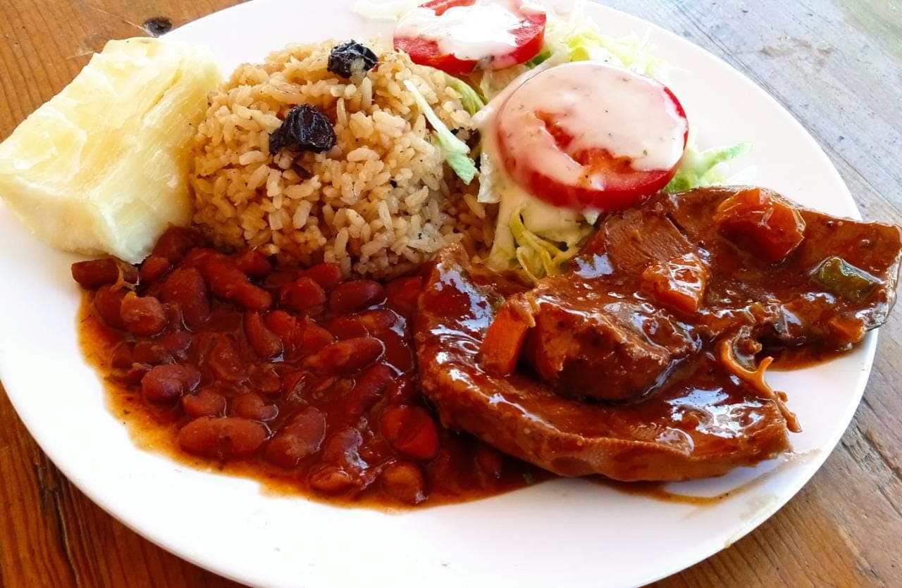 Lengua en Salsa de Ciruela, Gratis Bebida 250 ML