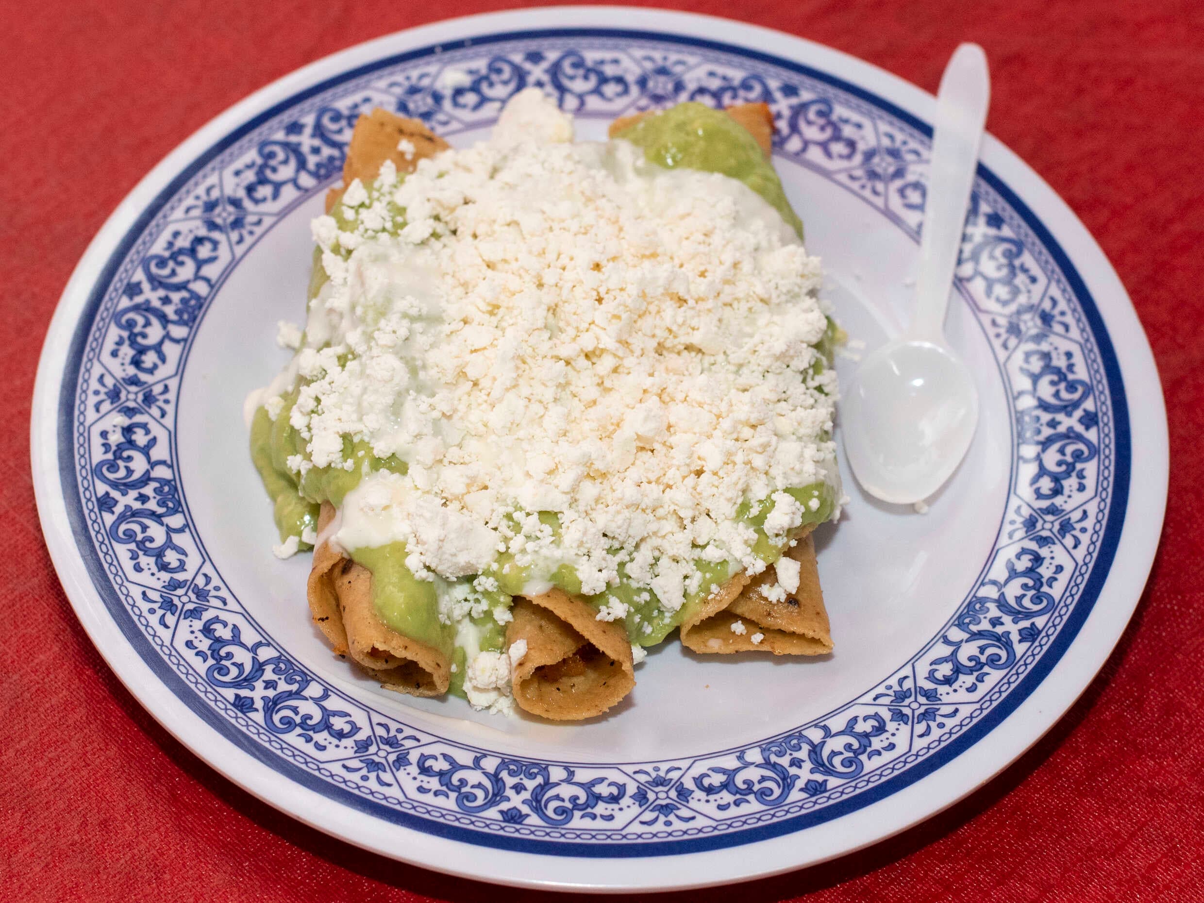 Tacos dorados.