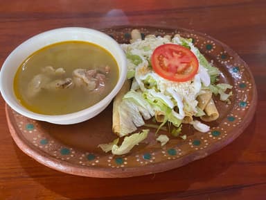 Tacos Dorados con Consomé
