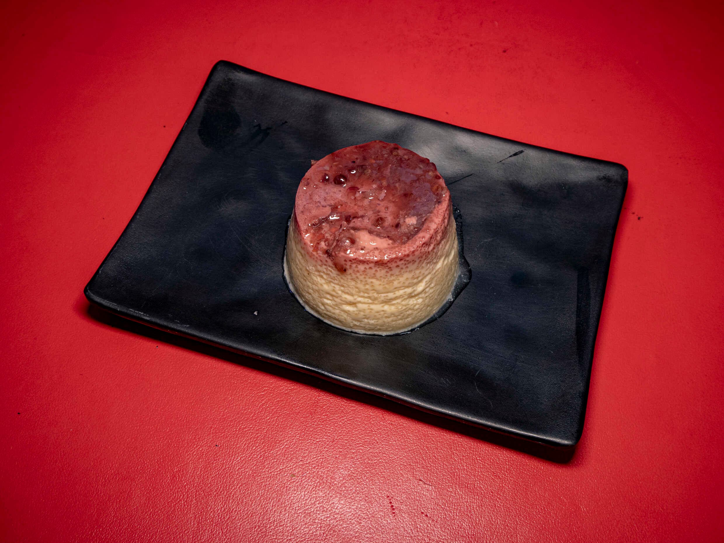 Flan de Queso con Zarzamora