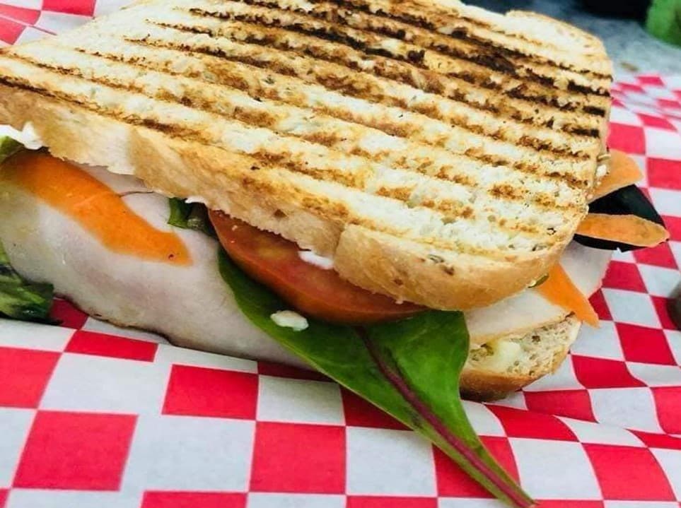 COMBO  SANDWICH SOPA DEL DIA Y AGUA DEL DIA