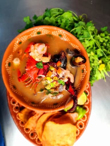 Caldo con Mariscos